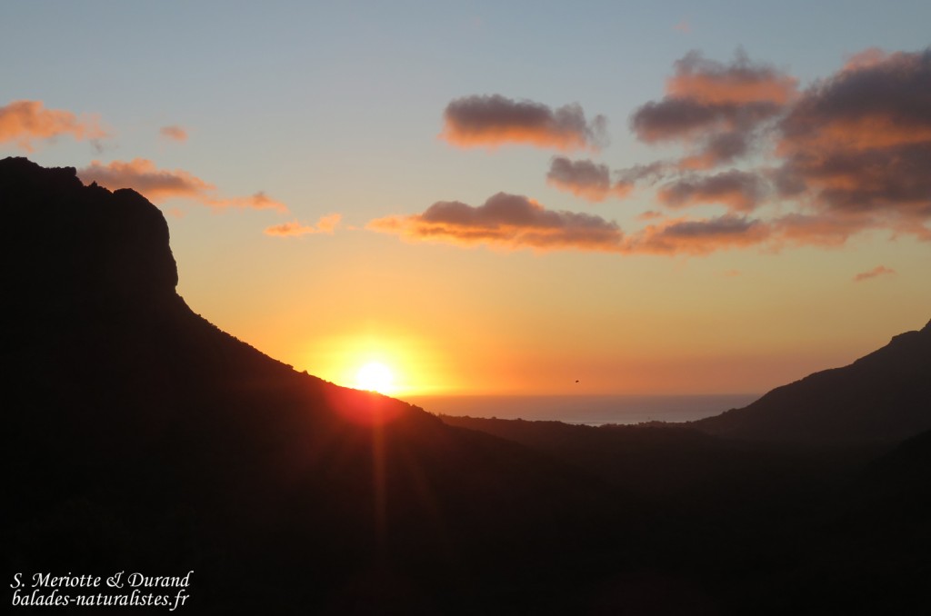 Le soleil se couche sur les gorges de Rivière noire