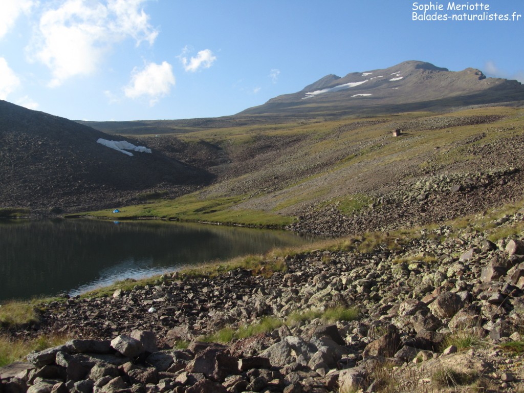 Le lac Kari sur le mont Aragats